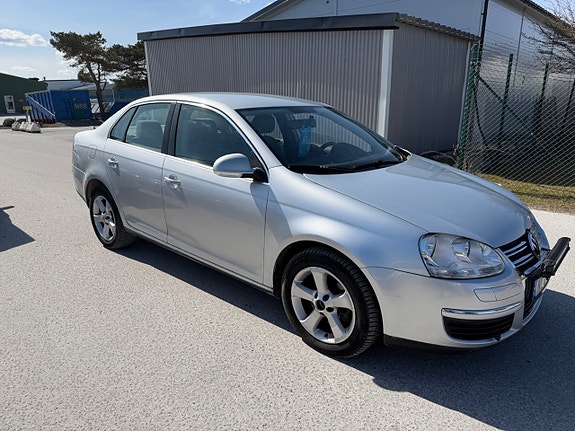 Volkswagen Jetta 2 of 5