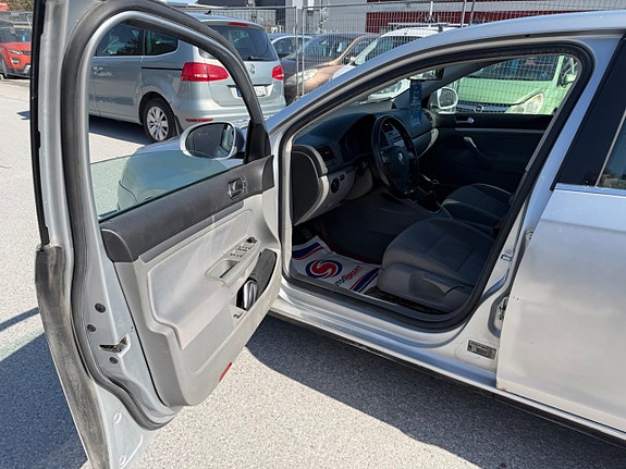 Volkswagen Jetta 18 of 22