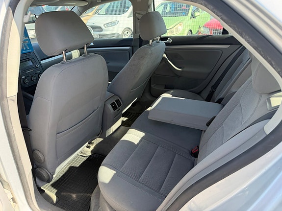Volkswagen Jetta 13 of 22
