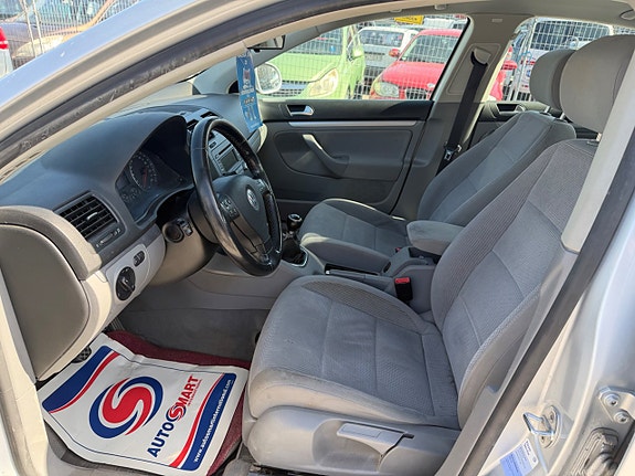 Volkswagen Jetta 14 of 22