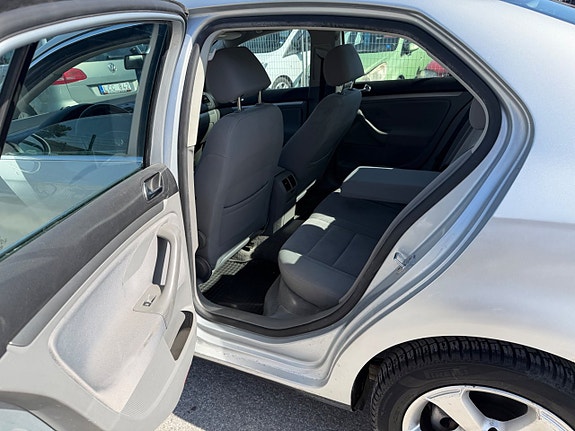 Volkswagen Jetta 16 of 22