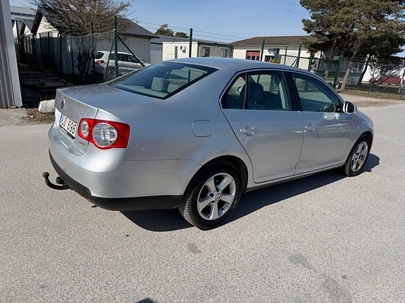 Volkswagen Jetta 4 of 5