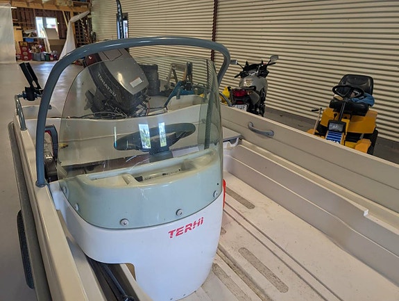 Terhi Sea Fun med 25 hästars Tohatsu 2 taktare 6 of 10