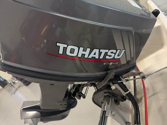 Terhi Sea Fun med 25 hästars Tohatsu 2 taktare 9 of 10