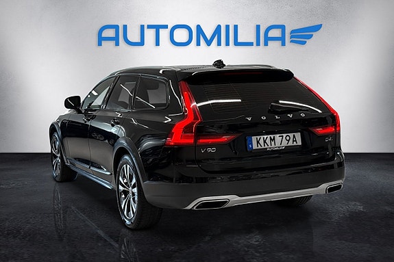 Volvo V90 Cross Country 13 of 17