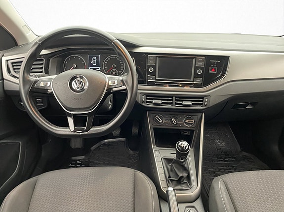 Volkswagen Polo 12 of 27