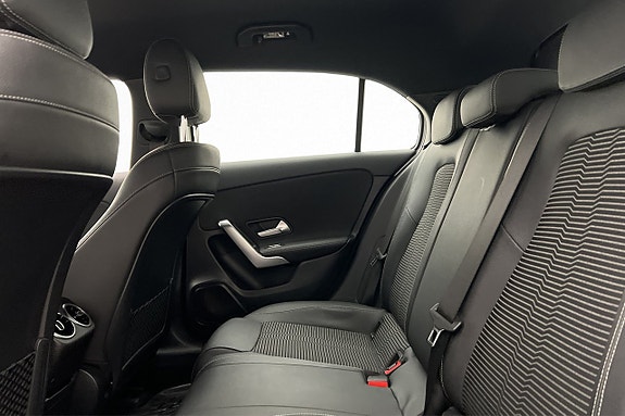 Mercedes-Benz A200 22 of 23