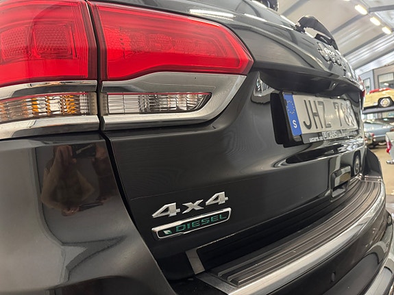 Jeep Grand Cherokee 13 of 17