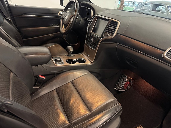 Jeep Grand Cherokee 12 of 17
