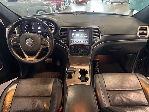 Jeep Grand Cherokee 9 of 17