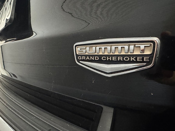 Jeep Grand Cherokee 14 of 17