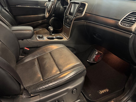 Jeep Grand Cherokee 11 of 17
