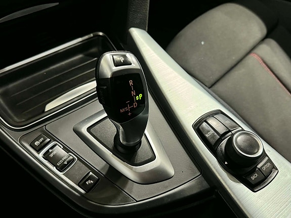 BMW 320d 12 of 14