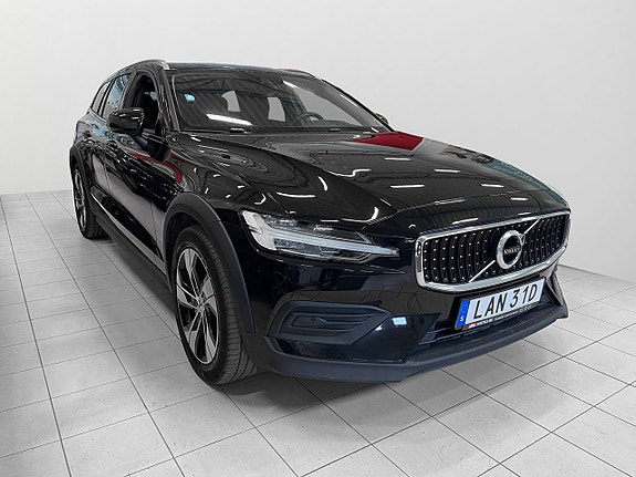 Volvo V60 Cross Country 2 of 26