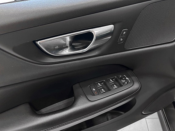 Volvo V60 Cross Country 14 of 26