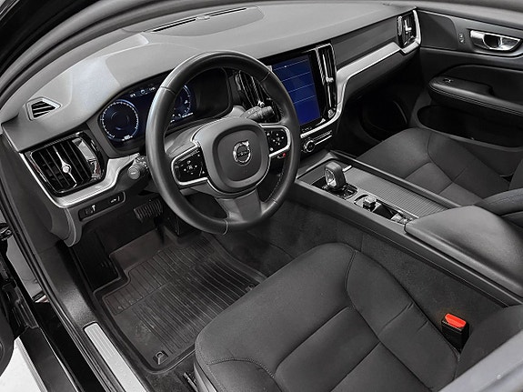 Volvo V60 Cross Country 8 of 26