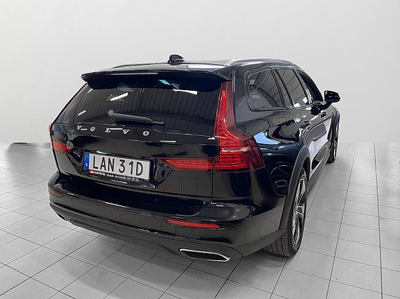 Volvo V60 Cross Country 9 of 26