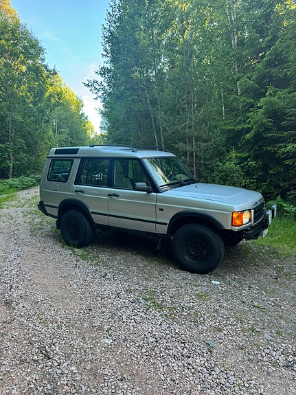 Land Rover Discovery 2 of 5