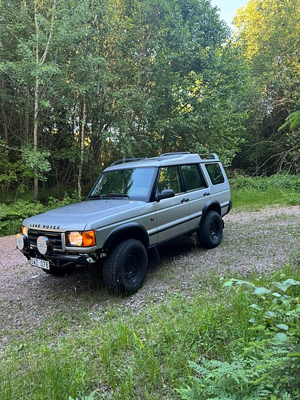 Land Rover Discovery 3 of 5