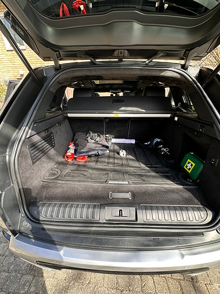 Land Rover Range Rover Sport 9 of 16