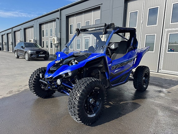 Yamaha YXZ1000R Trinity Slipon/Maptun/Ledramp/Dubbdäck/Välvårdad