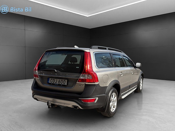 Volvo XC70 2 of 5