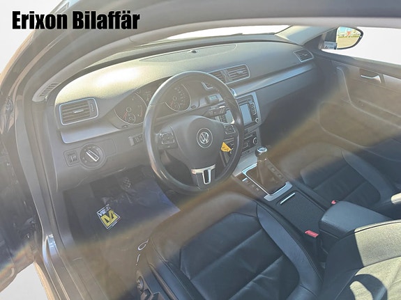 Volkswagen Passat 17 of 30