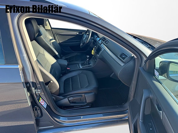 Volkswagen Passat 23 of 30