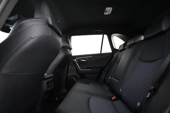 Toyota RAV4 10 of 17