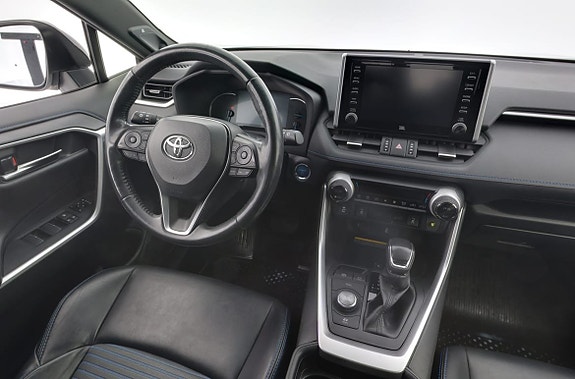 Toyota RAV4 8 of 17
