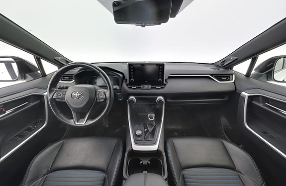 Toyota RAV4 7 of 17