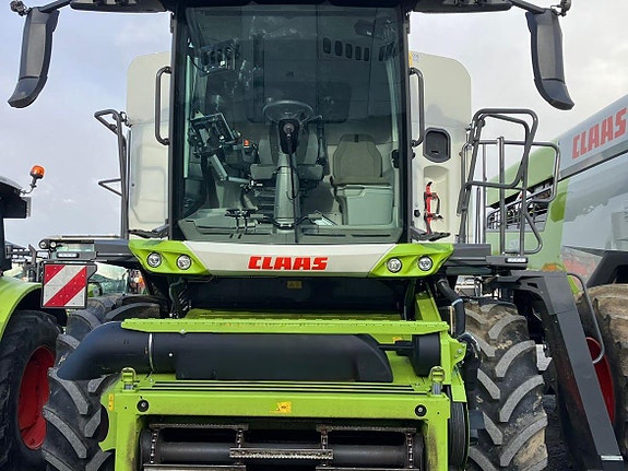 Claas Trion 650 2 of 12
