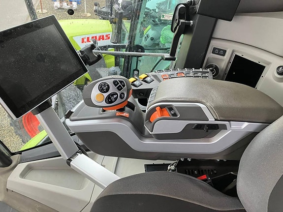 Claas Trion 650 8 of 12