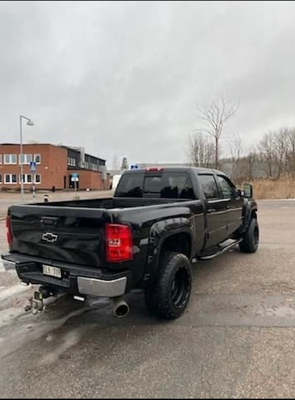 Chevrolet Silverado 2500 2 of 2