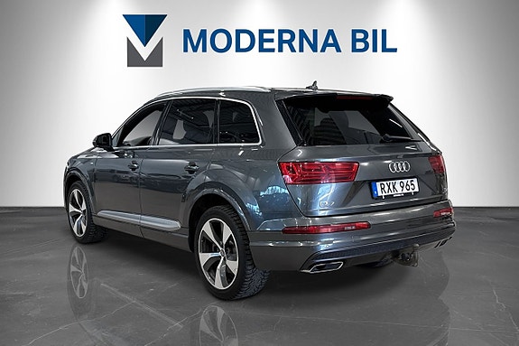 Audi Q7 4 of 5