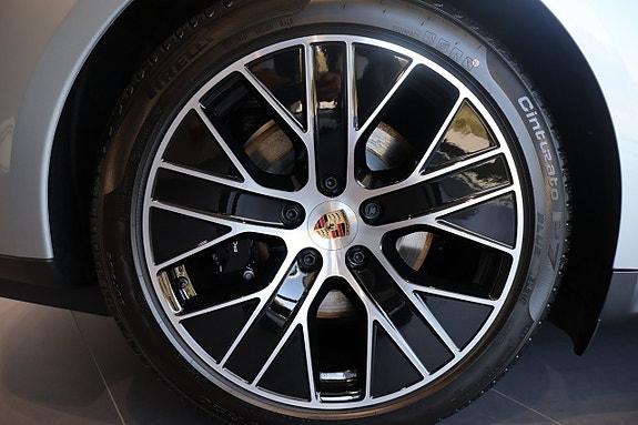 Porsche Taycan 4 4 of 5