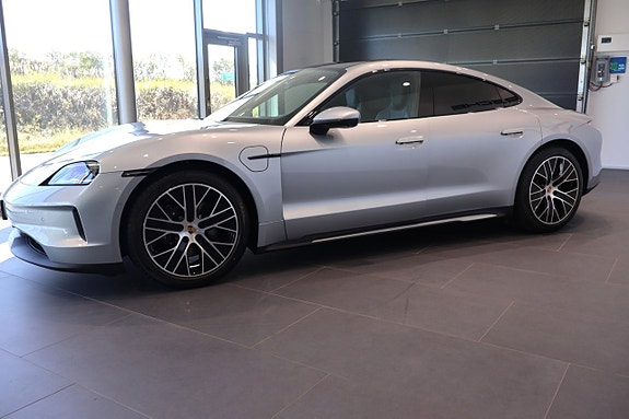 Porsche Taycan 4 6 of 19