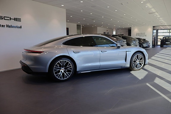 Porsche Taycan 4 3 of 5