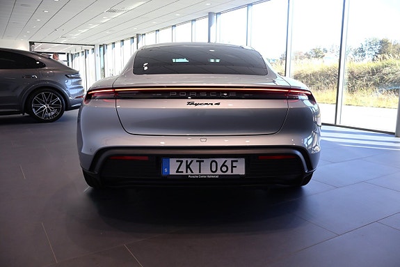 Porsche Taycan 4 5 of 5