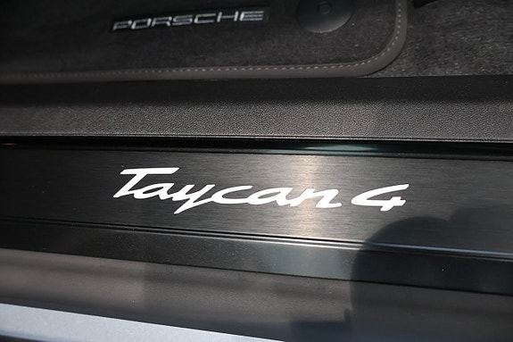 Porsche Taycan 4 11 of 19
