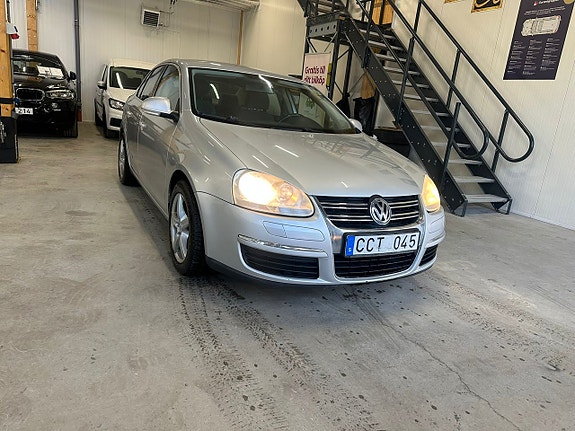 Volkswagen Jetta 3 of 5