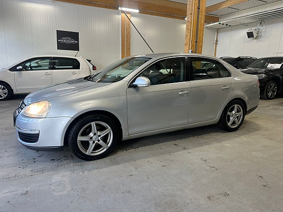 Volkswagen Jetta 2 of 5