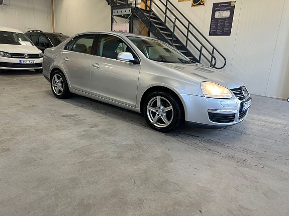 Volkswagen Jetta 4 of 5
