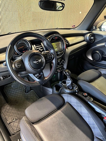 MINI Cooper 7 of 12