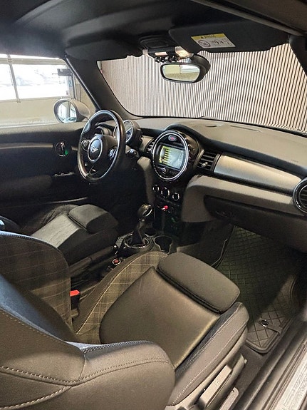 MINI Cooper 8 of 12
