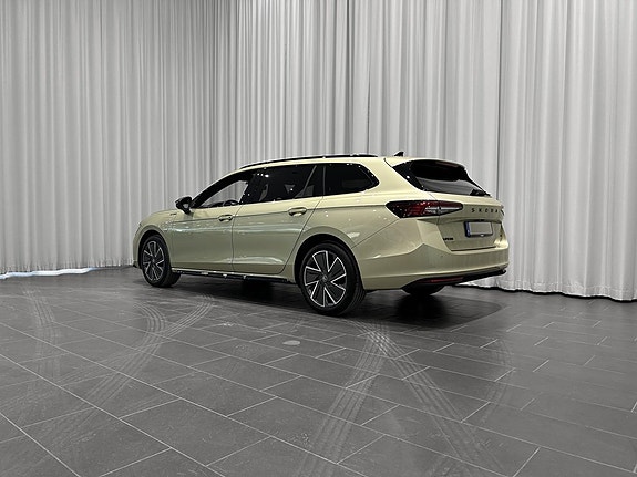 Skoda Superb 3 of 5