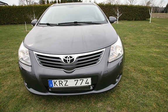 Toyota Avensis 4 of 20