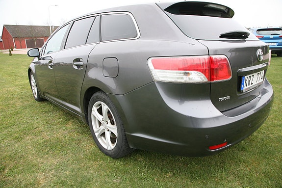 Toyota Avensis 9 of 20