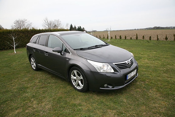 Toyota Avensis 2 of 20