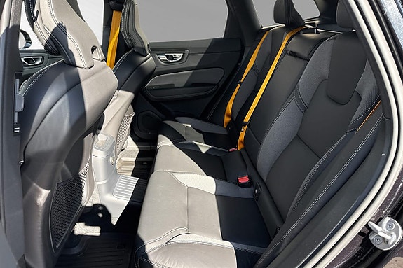 Volvo XC60 8 of 17